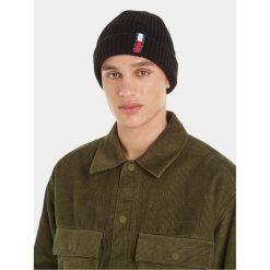 Czapka Tommy Jeans. Czarne czapki męskie Tommy Jeans, na zimę, bez wzorów, z jeansu. Za 239.99 zł.