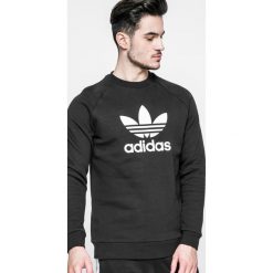 Adidas Originals - Bluza Trefoil Crew. Czarne bluzy bez kaptura męskie Adidas Originals, z nadrukiem, z bawełny, sportowe. Za 249.90 zł.