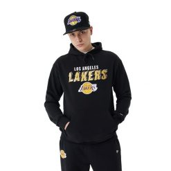 Bluza męska New Era Team Script OS Hoody Los Angeles Lakers. Czarne bluzy nierozpinane męskie New Era, l, bez wzorów, casualowe, bez ramiączek, bez kaptura. Za 239.99 zł.
