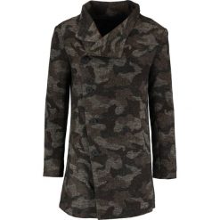 Religion NOIREX CAMO Krótki płaszcz camo. Płaszcze męskie marki Religion. W wyprzedaży za 435.60 zł.