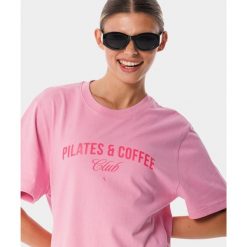 Bawełniany T-shirt z nadrukiem uniseks Carpatree. Czerwone t-shirty sportowe męskie CARPATREE, bez wzorów, z bawełny, sportowe, bez ramiączek. W wyprzedaży za 127.49 zł.