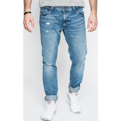 Wrangler - Jeansy Larston. Niebieskie jeansy męskie Wrangler, z bawełny. W wyprzedaży za 199.90 zł.