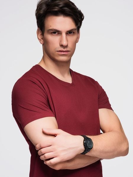 Bawełniana klasyczna męska koszulka z dekoltem w serek BASIC – bordowa V10 - Rozmiar: XL. Czerwone t-shirty męskie Ombre Clothing, m, bez wzorów, z bawełny, bez kołnierzyka, bez ramiączek. W wyprzedaży za 29.99 zł.