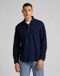MĘSKA KOSZULA MATERIAŁOWA LEE WORKER SHIRT INDIGO L68HKPDK 112117138. Niebieskie koszule męskie Lee, l, bez wzorów, z materiału, bez kołnierzyka, bez ramiączek. Za 129.99 zł.