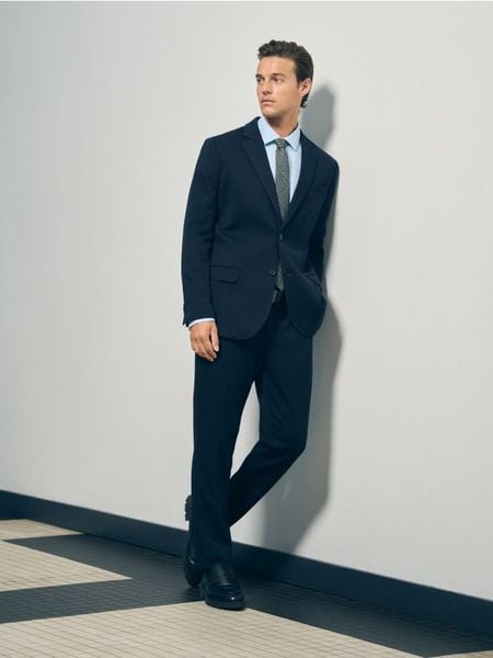 Marynarka slim fit - granatowy. Niebieskie marynarki męskie Reserved, l, bez wzorów, z bawełny. W wyprzedaży za 219.99 zł.