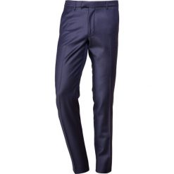 DRYKORN PIET Spodnie garniturowe dark blue. Eleganckie spodnie męskie marki DRYKORN. Za 589.00 zł.