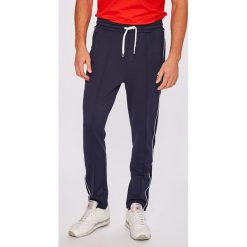 Ellesse - Spodnie. Spodnie na co dzień męskie marki Ellesse. W wyprzedaży za 199.90 zł.
