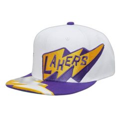 Czapka typu snapback Mitchell & Ness Fast Times Los Angeles Lakers. Białe czapki męskie Mitchell & Ness, bez wzorów, eleganckie. Za 226.50 zł.