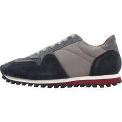CLOSED RUNNER Sneakersy niskie steel grey. Szare buty sportowe na co dzień męskie CLOSED, z materiału. Za 799.00 zł.