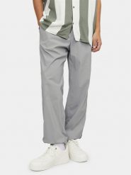 Jack & Jones Spodnie dresowe Karl 12253040 Szary Loose Fit. Szare spodnie dresowe męskie Jack & Jones, bez wzorów, z dresówki. Za 129.99 zł.