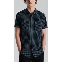 Koszula z krótkim rękawem w kratę - Szary. Koszule męskie marki Cropp. Za 49.99 zł.
