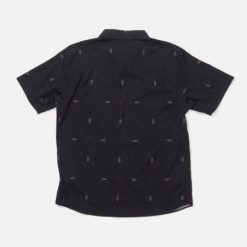 Koszula Salty Crew Breezer Polo Czarna. Czarne koszule męskie SALTY CREW, bez wzorów, bez kołnierzyka, bez ramiączek. Za 317.25 zł.