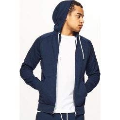 Gładka bluza z kapturem BASIC - Granatowy. Bluzy nierozpinane męskie marki Cropp. W wyprzedaży za 69.99 zł.