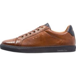 Pantofola d`Oro NAPOLI BROGUE UOMO Sneakersy niskie tortoise shell. Brązowe buty sportowe na co dzień męskie Pantofola d`Oro, z materiału. Za 459.00 zł.