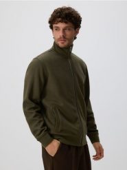 Gładka bluza ze stójką - oliwkowy. Zielone bluzy nierozpinane męskie Reserved, l, bez wzorów, z bawełny, bez ramiączek, bez kaptura. Za 139.99 zł.