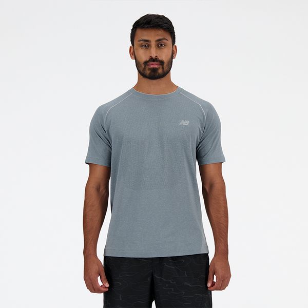 Koszulka męska New Balance MT41080AG – szara. Szare t-shirty sportowe męskie New Balance, m, bez wzorów, z materiału, sportowe, bez ramiączek. Za 249.99 zł.