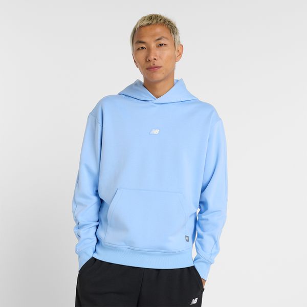 Bluza męska New Balance MT44583ELE – niebieska. Niebieskie bluzy nierozpinane męskie New Balance, m, bez wzorów, z bawełny, z kapturem. Za 229.99 zł.