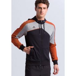 Kurtka z kapturem Erima Premium One 2.0. Czarne kurtki męskie Erima, bez wzorów, sportowe, bez ramiączek, z kapturem. W wyprzedaży za 238.95 zł.