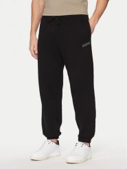 Guess Spodnie dresowe Z4YB00 KAIJ1 Czarny Relaxed Fit. Czarne spodnie dresowe męskie Guess, z aplikacjami, z bawełny. Za 169.99 zł.