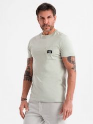 Casualowy męski t-shirt z naszywką na kieszeni – jasnoszary V2 - Rozmiar: S. Szare t-shirty męskie Ombre Clothing, m, z aplikacjami, z bawełny, bez kołnierzyka, bez ramiączek. W wyprzedaży za 49.99 zł.