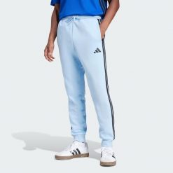 Spodnie Essentials 3-Stripes Fleece. Czarne długie spodnie sportowe męskie ADIDAS, bez wzorów, z materiału, na fitness i siłownię. Za 174.00 zł.