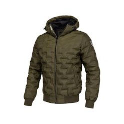 Kurtka CARVER Oliwkowa. Zielone kurtki męskie PITBULL, na zimę, m, bez wzorów, casualowe, bez ramiączek, bez kaptura. Za 369.00 zł.