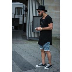 Męski t-shirt GILBERT. Czarne t-shirty męskie Męski t-shirt GILBERT, l, bez wzorów, bez kołnierzyka, bez ramiączek. W wyprzedaży za 28.00 zł.