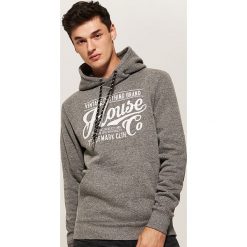 Bluza z nadrukiem Szary. Bluzy nierozpinane męskie marki House. W wyprzedaży za 69.99 zł.