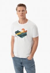 T-shirt z motywem górskim T-MON. Białe t-shirty męskie Volcano, l, bez wzorów, z bawełny, bez kołnierzyka, bez ramiączek. Za 59.99 zł.