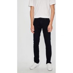 Wrangler - Jeansy Larston. Niebieskie jeansy męskie Wrangler, z bawełny. Za 329.90 zł.