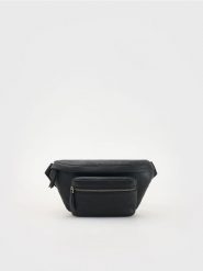 Skórzana saszetka nerka - czarny. Czarne saszetki męskie Reserved, bez wzorów, ze skóry, małe. W wyprzedaży za 139.99 zł.