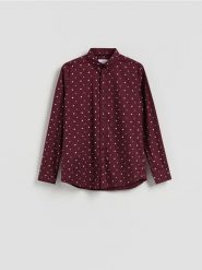 Koszula slim fit w świąteczny wzór - bordowy. Czerwone koszule męskie Reserved, l, bez wzorów, z bawełny, bez kołnierzyka, bez ramiączek. Za 99.99 zł.