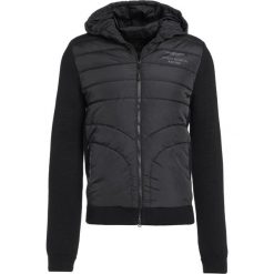 Hackett Aston Martin Racing Kardigan black. Czarne kardigany męskie marki Hackett Aston Martin Racing, z materiału. W wyprzedaży za 944.25 zł.