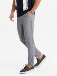 Spodnie męskie chino REGULAR FIT z gumką w pasie – szare V2 - Rozmiar: S. Szare spodnie na co dzień męskie Ombre Clothing, bez wzorów, z bawełny, casualowe. W wyprzedaży za 219.99 zł.