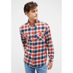 Męska Koszula Mustang Style Eastbridge Multicheck Red 1014768 12551. Czerwone koszule męskie Mustang, m, bez wzorów, bez kołnierzyka, bez ramiączek. Za 189.99 zł.