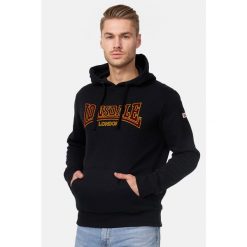 Bluza z kapturem Lonsdale Classic Ll002. Czarne bluzy nierozpinane męskie Lonsdale, m, bez wzorów, eleganckie, bez ramiączek, z kapturem. Za 289.15 zł.