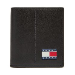 Portfel Tommy Jeans. Czarne portfele męskie Tommy Jeans, bez wzorów, z jeansu. Za 209.99 zł.