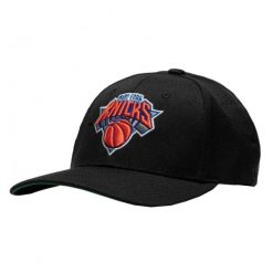 Czapka z daszkiem męska do koszykówki Mitchell & Ness NBA New York Knicks czarna. Czarne czapki męskie Mitchell & Ness, bez wzorów, sportowe. Za 149.00 zł.