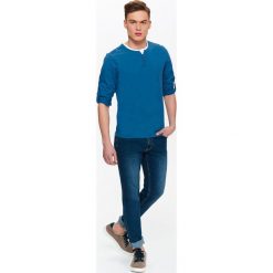 T-SHIRT MĘSKI DŁUGI RĘKAW Z BIAŁĄ WSTAWKĄ I WYWIJANYMI RĘKAWAMI. Koszulki męskie z długim rękawem marki TOP SECRET. W wyprzedaży za 29.99 zł.