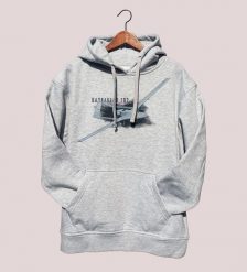 Bayraktar — bluza (Rozmiar: XS; Kolor bluzy: szary; Rodzaj nadruku: Bayraktar TB2). Szare bluzy nierozpinane męskie nikiniki, l, bez wzorów, z bawełny, militarne, bez ramiączek, z kapturem. Za 159.00 zł.