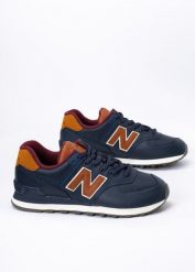 New Balance ML574OMC Sneakersy męskie granatowe. Niebieskie buty sportowe na co dzień męskie New Balance, m, bez wzorów, z materiału, klasyczne, bez ramiączek, bez kaptura. Za 519.99 zł.