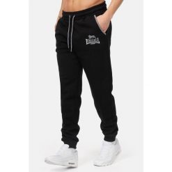 Spodnie do biegania Lonsdale Giffordland. Czarne spodnie dresowe męskie Lonsdale, bez wzorów, z dresówki. Za 266.00 zł.