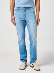 MĘSKIE SPODNIE JEANSOWE WRANGLER TEXAS SLIM SLATE SHADE 112362469. Niebieskie spodnie na co dzień męskie Wrangler, bez wzorów, z bawełny, biznesowe. W wyprzedaży za 169.99 zł.