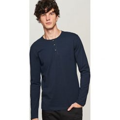 Koszulka z długim rękawem basic - Granatowy. T-shirty męskie marki Reserved. W wyprzedaży za 19.99 zł.