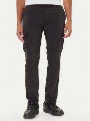 Mustang Spodnie materiałowe Daytona 1016826 Czarny Slim Fit. Czarne spodnie na co dzień męskie Mustang, bez wzorów, z bawełny. Za 349.99 zł.