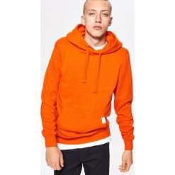 Bluza BASIC z kapturem - Pomarańczowy. Bluzy nierozpinane męskie marki Cropp. W wyprzedaży za 49.99 zł.