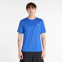 Koszulka męska New Balance MT41253BEA – niebieska. Niebieskie t-shirty sportowe męskie New Balance, m, bez wzorów, z materiału, sportowe, bez ramiączek. Za 199.99 zł.