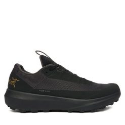 Trekkingi Arc'teryx. Czarne buty trekkingowe męskie Arc'teryx, bez wzorów, bez zapięcia, trekkingowe. Za 939.99 zł.