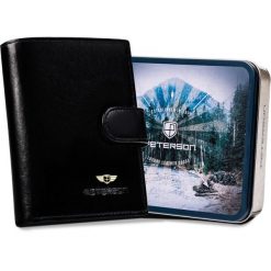 Duży portfel męski wykonany ze skóry naturalnej w czarnym kolorze, wyposażony w system RFID - Peterson. Czarne portfele męskie Peterson, bez wzorów, ze skóry. Za 119.99 zł.