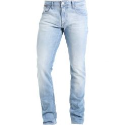 Tommy Jeans ORIGINAL TAPERED RONNIE Jeansy Zwężane berry light blue. Jeansy męskie marki Tommy Jeans. W wyprzedaży za 359.20 zł.